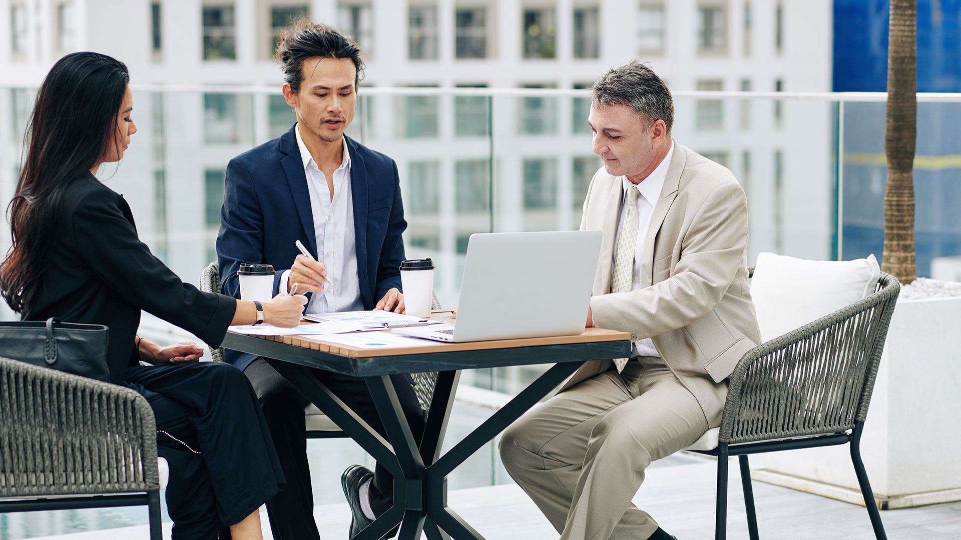 How Data Analytics Can Improve Business